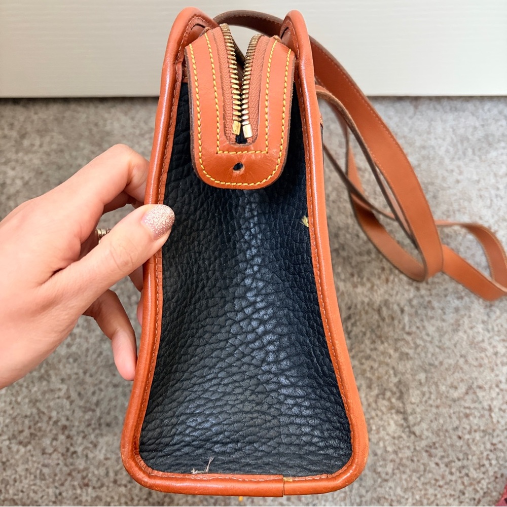 Dooney and Bourke rare vintage all weather leather shoulder bag - Picture 7 of 13